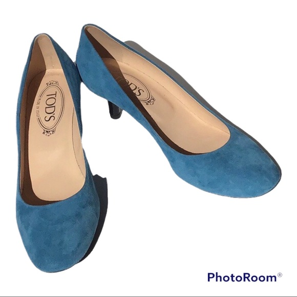 TOD’s blue kitty heel shoe with their iconic stubs on the back of your heel - Picture 2 of 5